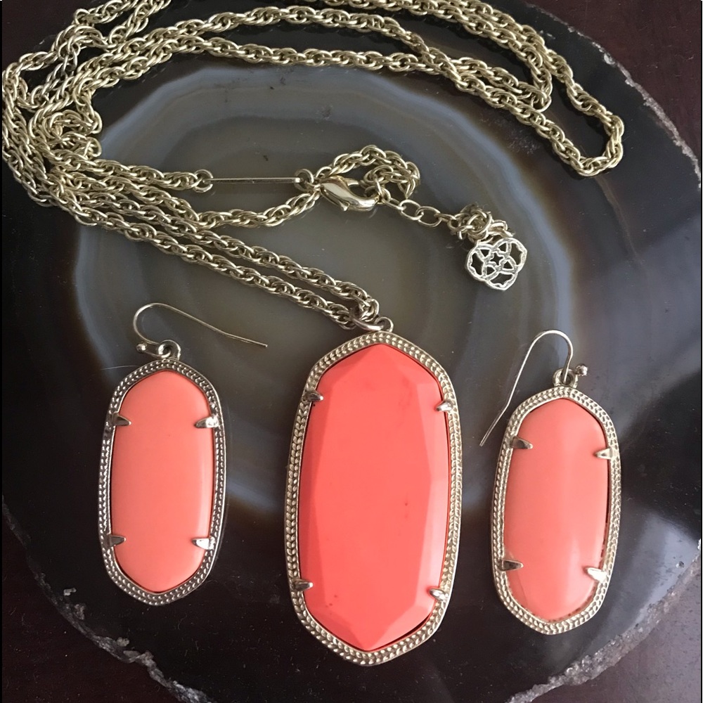 Kendra Scott necklace and earring set